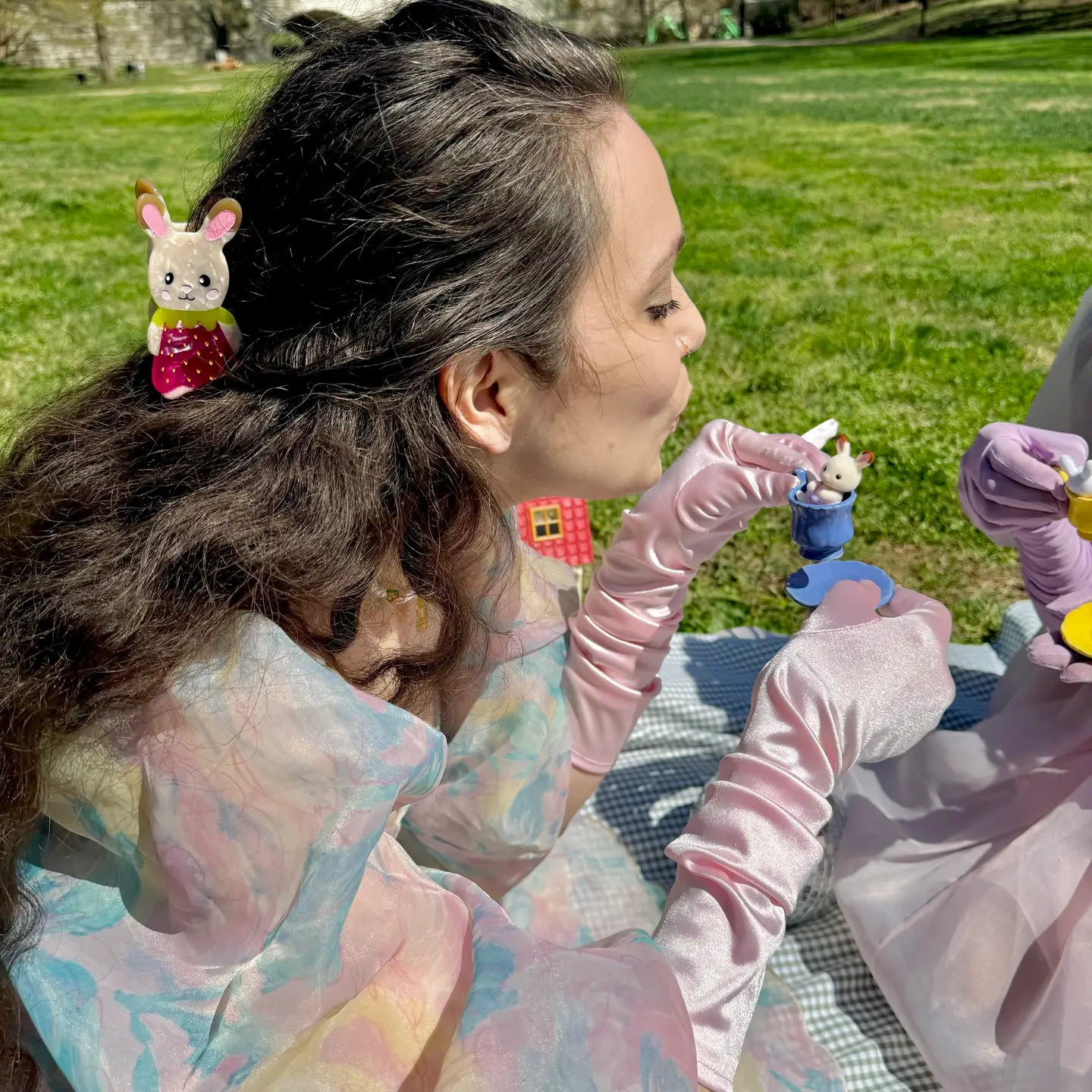 Straw bunny hair clip